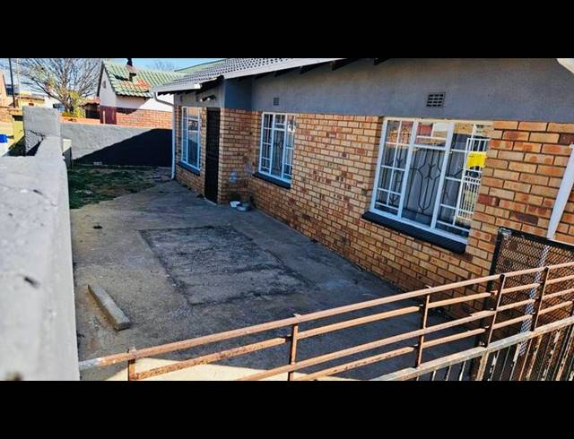 3 BEDROOM HOUSE FOR SALE IN NEWCLARE